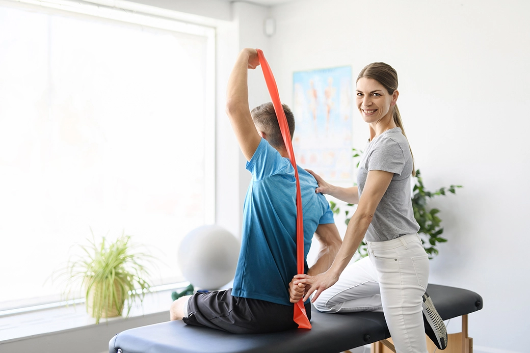 Physical Therapy or Medication? Managing Pain from Pinched Nerves and Neuropathy